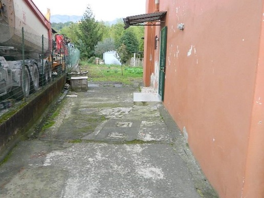 appartamento in vendita a Carrara in zona Nazzano