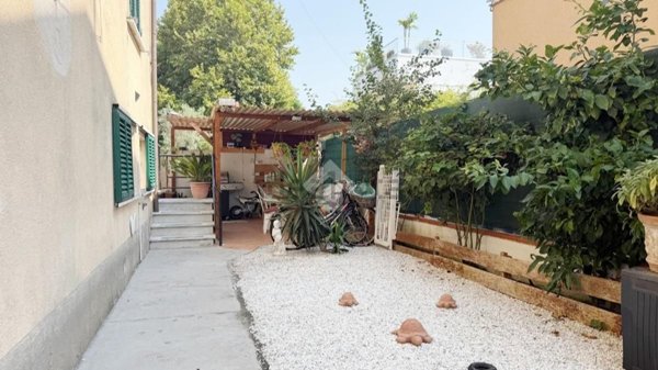 appartamento in vendita a Carrara in zona Marina di Carrara