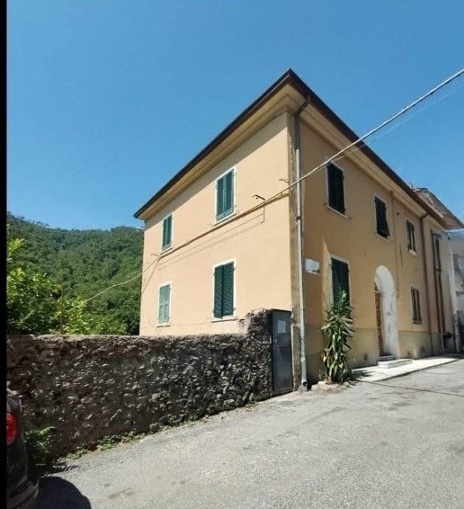 casa indipendente in vendita a Carrara in zona Gragnana