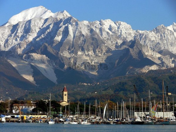 appartamento in vendita a Carrara in zona Marina di Carrara