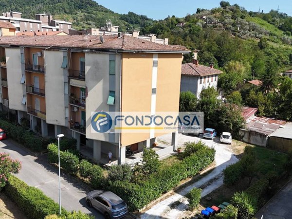 appartamento in vendita a Carrara in zona Bonascola