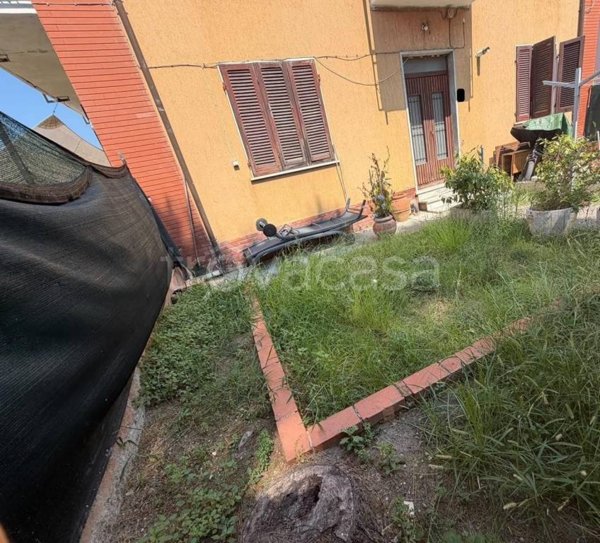 casa indipendente in vendita a Carrara in zona Avenza