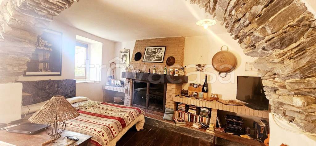 casa indipendente in vendita a Carrara in zona Fossola