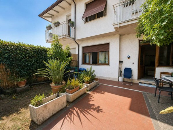 casa indipendente in vendita a Carrara in zona Marina di Carrara