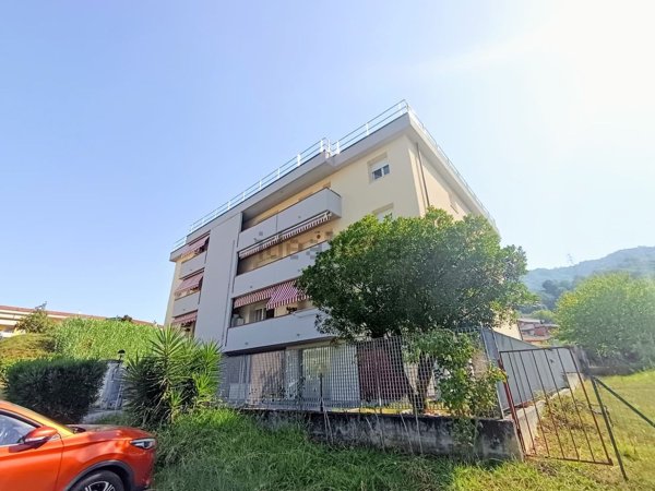 appartamento in vendita a Carrara in zona Bonascola