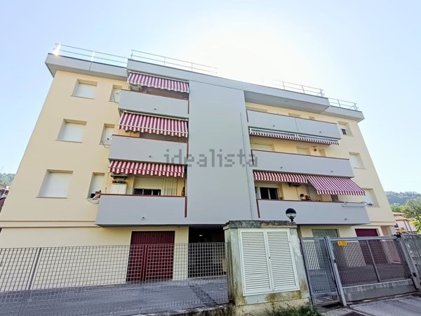 appartamento in vendita a Carrara in zona Bonascola