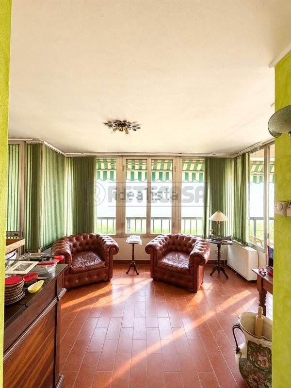 appartamento in vendita a Carrara in zona Marina di Carrara