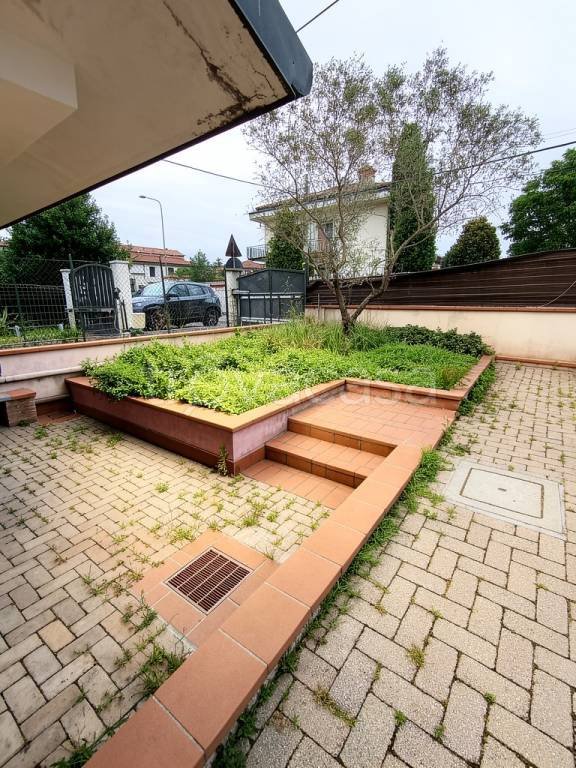 casa indipendente in vendita a Carrara in zona Avenza