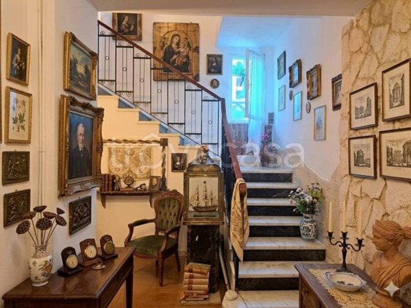 casa indipendente in vendita a Carrara in zona Fossola
