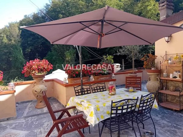 casa indipendente in vendita a Carrara in zona Avenza