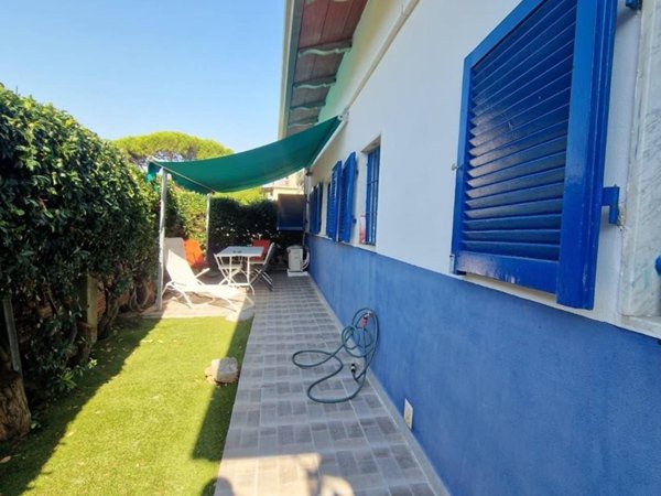 casa indipendente in vendita a Carrara in zona Marina di Carrara