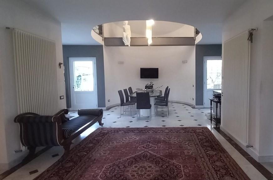 casa indipendente in vendita a Carrara in zona Marina di Carrara
