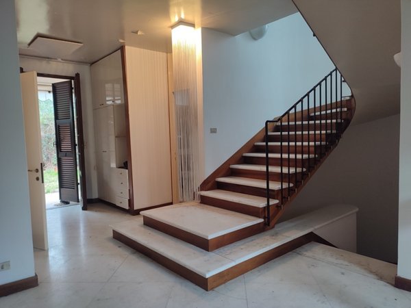 casa indipendente in vendita a Carrara in zona Avenza
