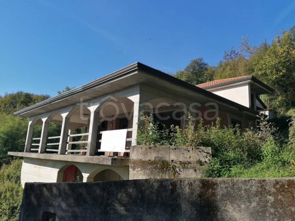 casa indipendente in vendita a Carrara in zona Fontia