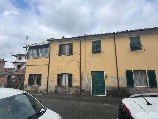 casa indipendente in vendita a Carrara in zona Avenza
