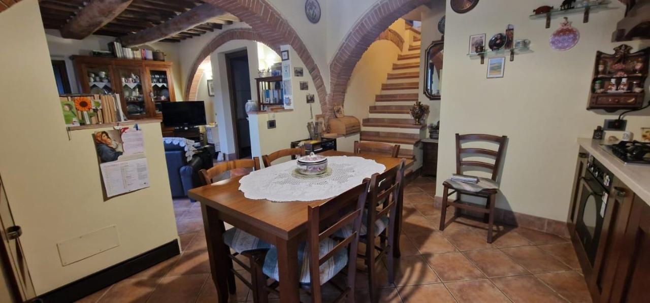 casa indipendente in vendita a Carrara in zona Stadio