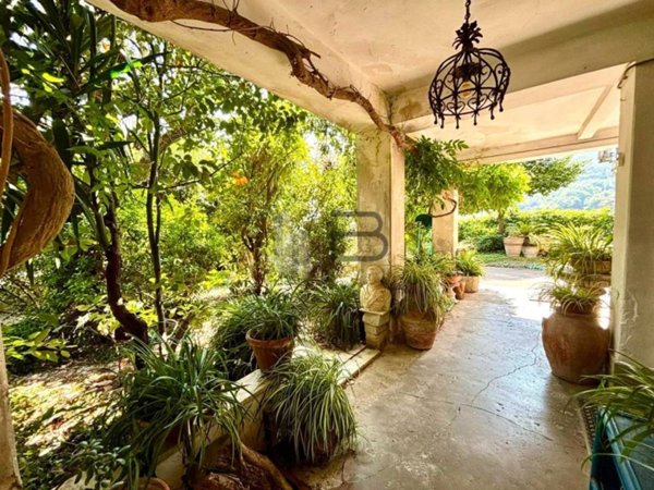 casa indipendente in vendita a Carrara in zona Fossola