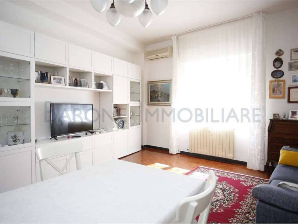 casa indipendente in vendita a Carrara in zona Sant'Antonio