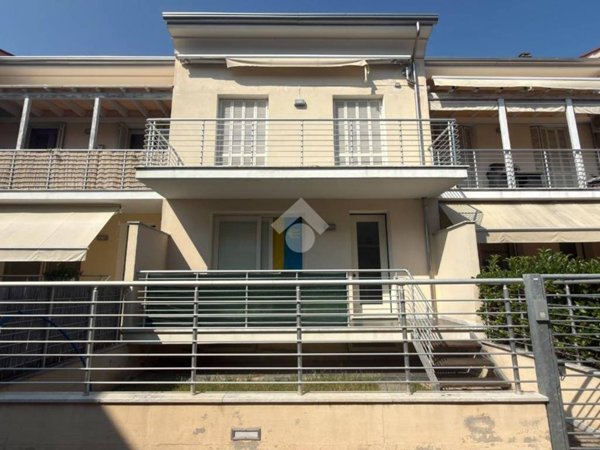 appartamento in vendita a Carrara in zona Marina di Carrara
