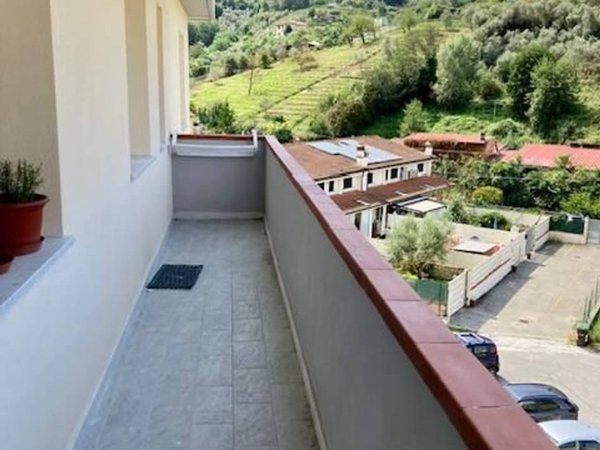 appartamento in vendita a Carrara in zona Bonascola