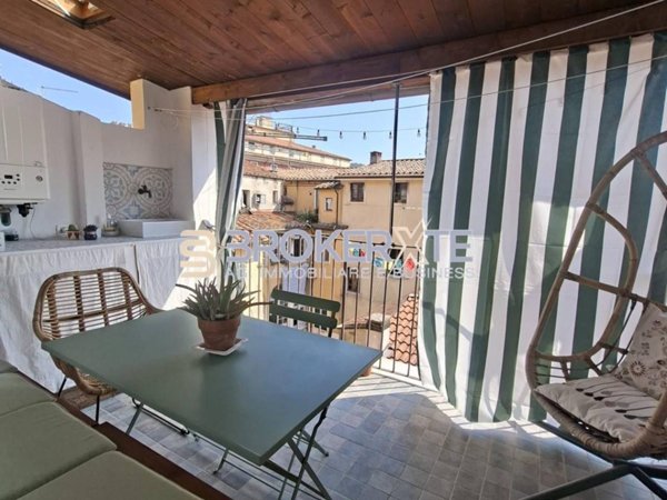 casa indipendente in vendita a Carrara in zona Centro Città