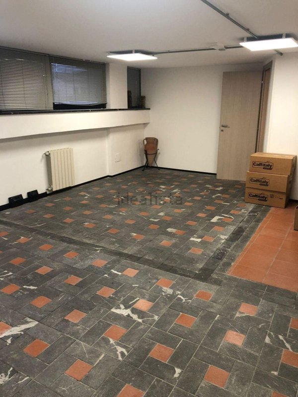 ufficio in vendita a Carrara in zona Marina di Carrara
