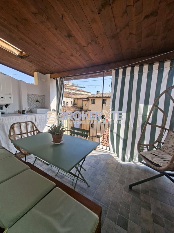 casa indipendente in vendita a Carrara in zona Centro Città