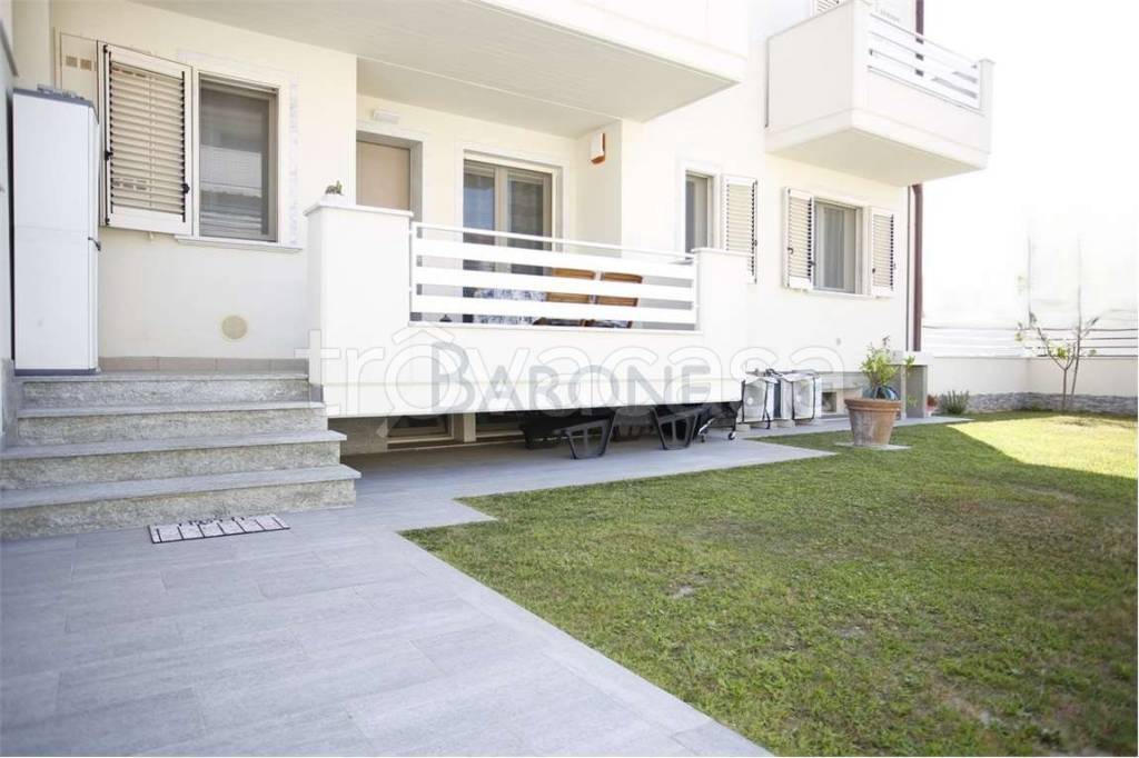 appartamento in vendita a Carrara in zona Marina di Carrara