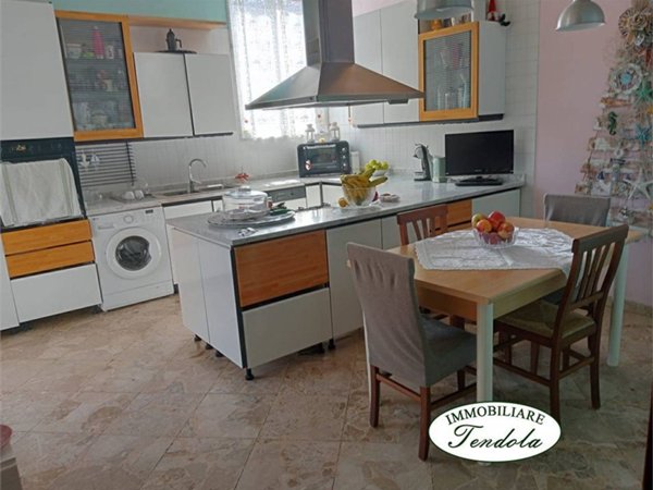 casa indipendente in vendita a Carrara in zona Centro Città