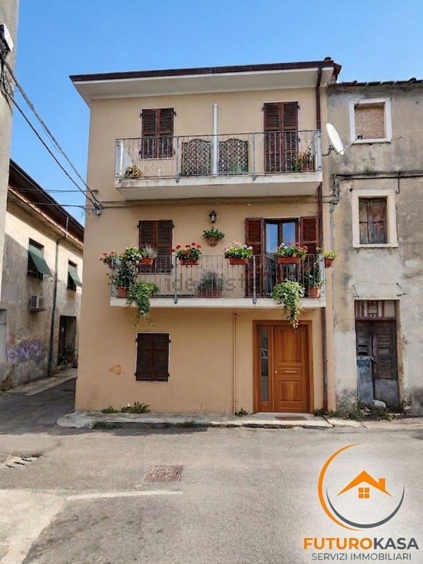 appartamento in vendita a Carrara in zona Avenza