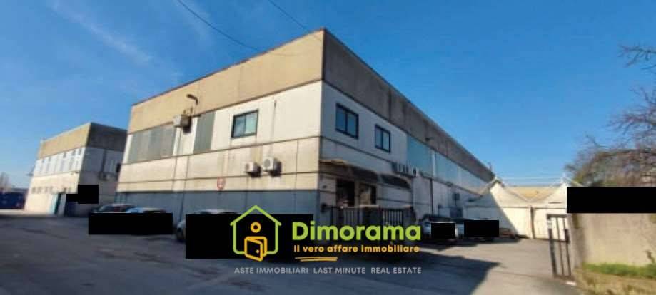 locale commerciale in vendita a Carrara in zona Avenza