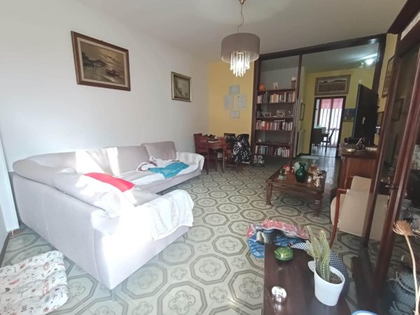 appartamento in vendita a Carrara in zona Marina di Carrara