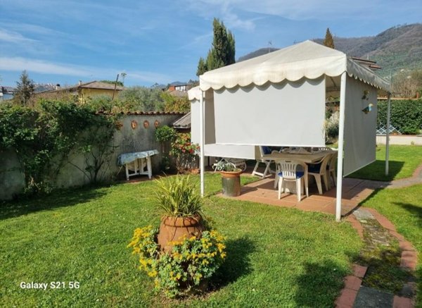 casa indipendente in vendita a Carrara in zona Fossone