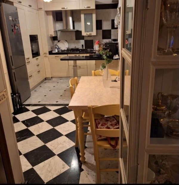 appartamento in vendita a Carrara in zona Marina di Carrara