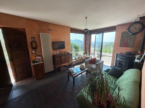 casa indipendente in vendita a Carrara in zona Marina di Carrara