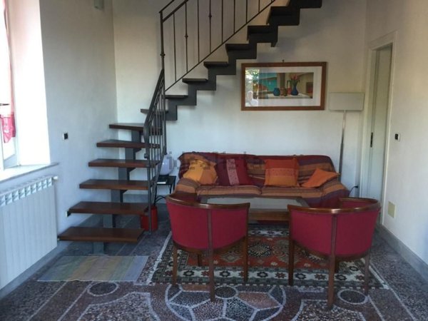 casa semindipendente in vendita a Carrara in zona Fabbrica
