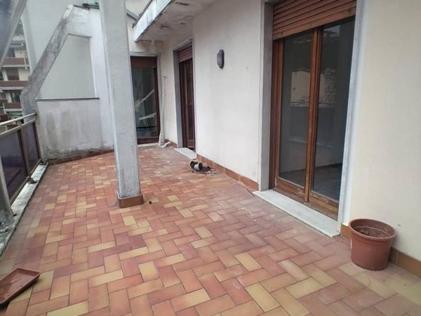appartamento in vendita a Carrara in zona Stadio