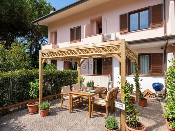 casa indipendente in vendita a Carrara in zona Bonascola