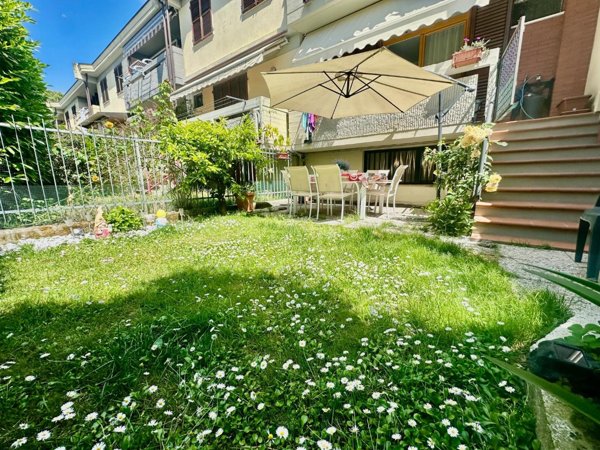 casa indipendente in vendita a Carrara in zona Avenza