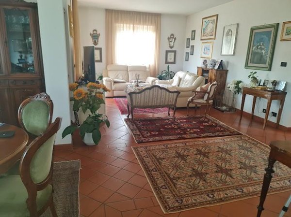 casa indipendente in vendita a Carrara in zona Marasio