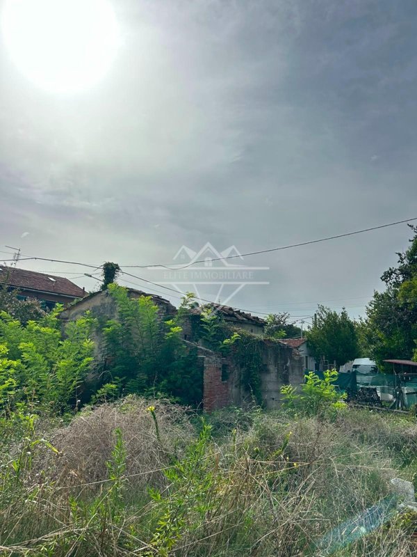 casa indipendente in vendita a Carrara in zona Avenza