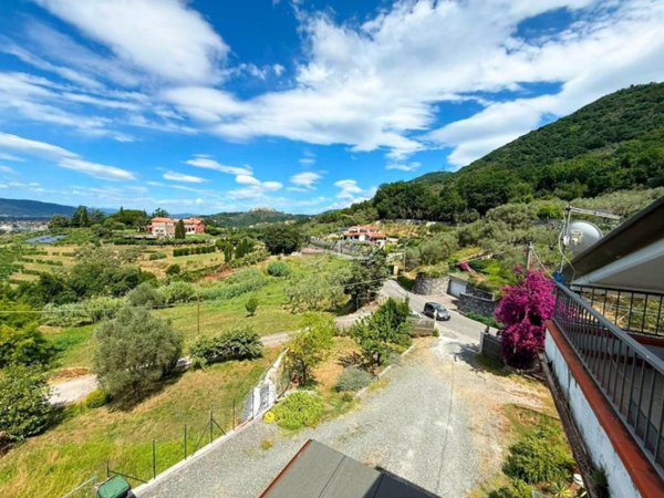 casa indipendente in vendita a Carrara in zona Fossone