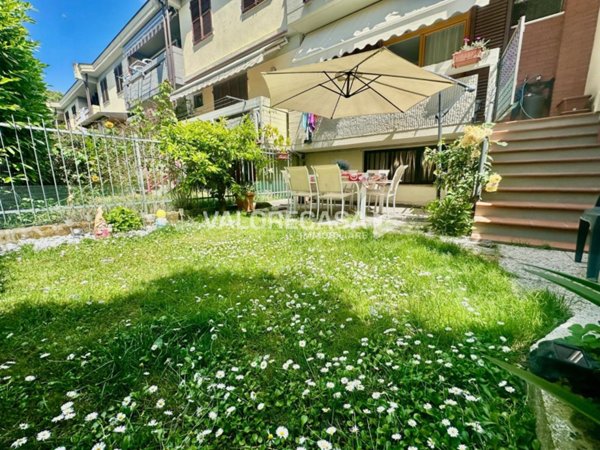casa indipendente in vendita a Carrara in zona Avenza