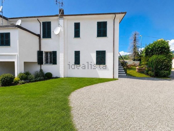 casa indipendente in vendita a Carrara in zona Battilana