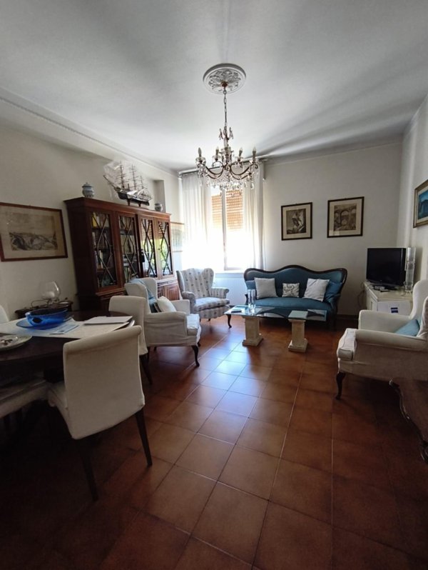 appartamento in vendita a Carrara in zona Centro Città