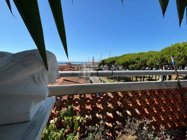 appartamento in vendita a Carrara in zona Marina di Carrara