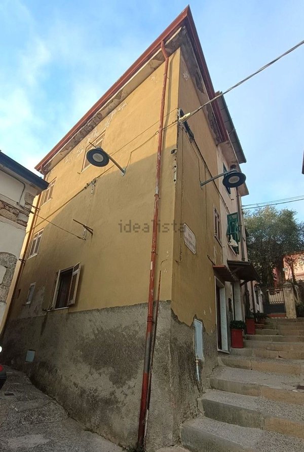 casa indipendente in vendita a Carrara in zona Codena