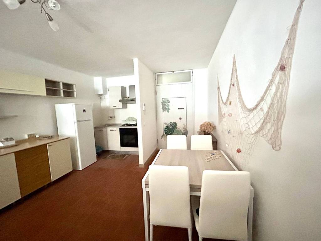 appartamento in vendita a Carrara in zona Marina di Carrara