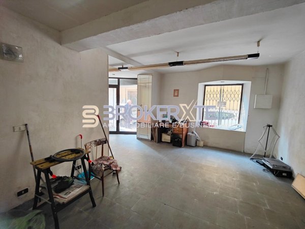 locale commerciale in vendita a Carrara in zona Avenza