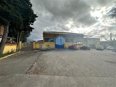 capannone in vendita a Carrara